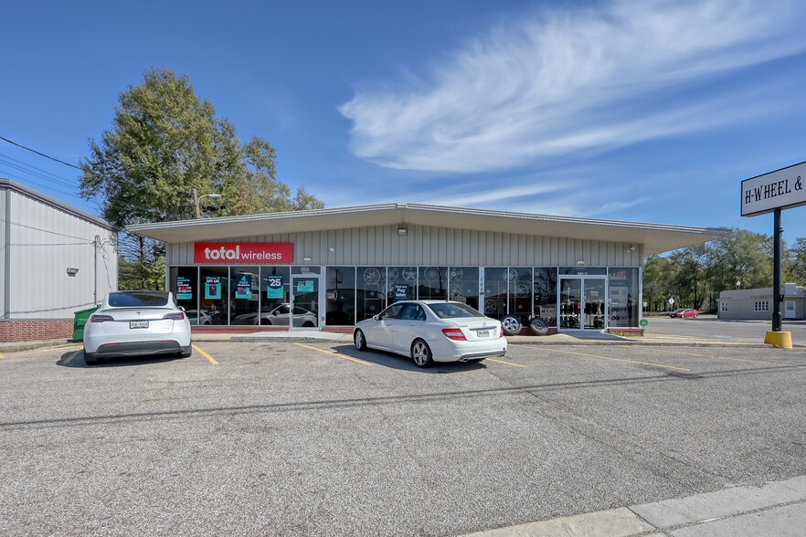 More Photos Of 202 N Frazier St, Conroe Freestanding For Sale