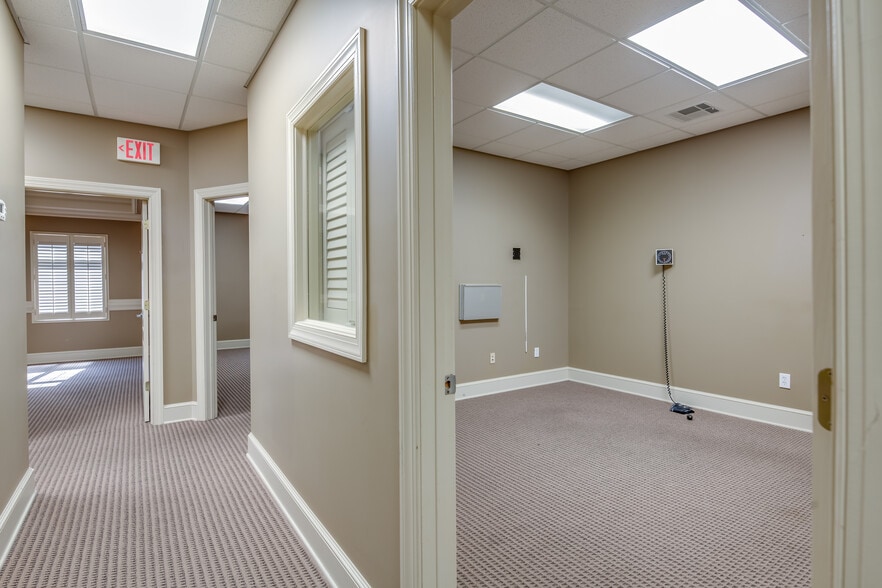 More Photos Of 4770 Woodmere Blvd, Montgomery Office For Sale