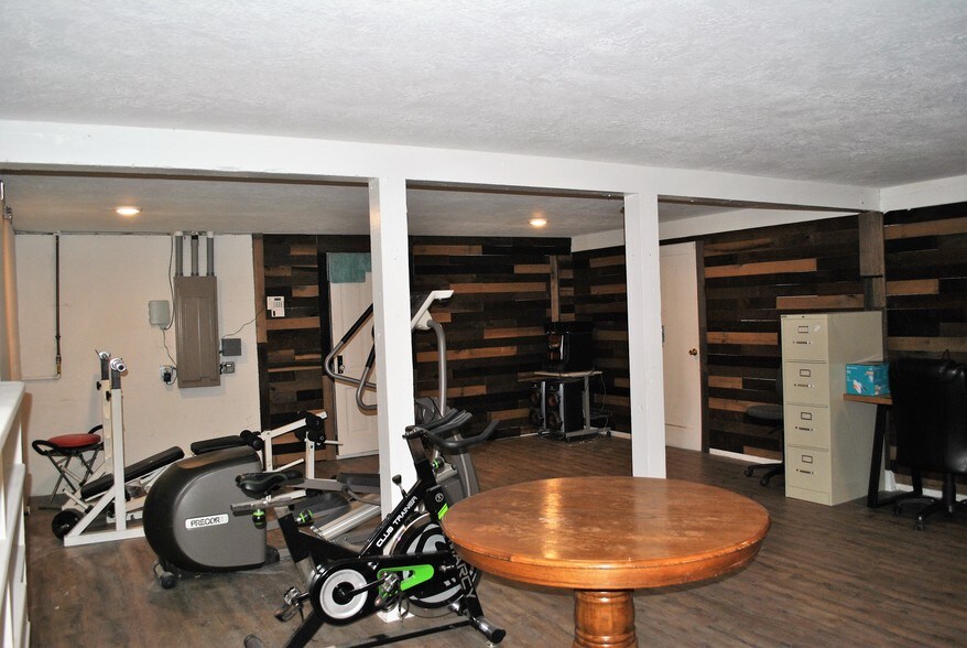 More Photos Of 630 Mary Ave SE, Salem Medical For Sale