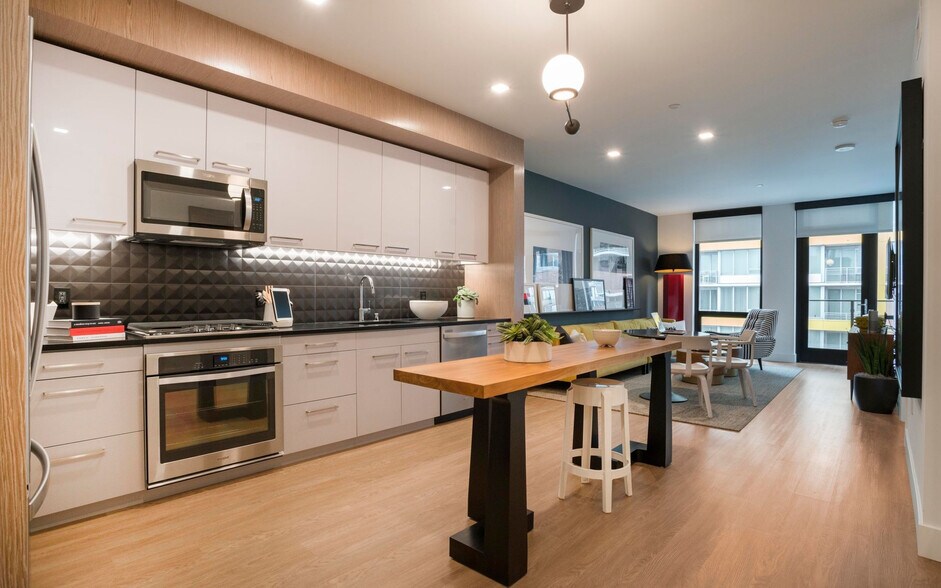 More Photos Of 1501 Island Ave, San Diego Apartments For Lease