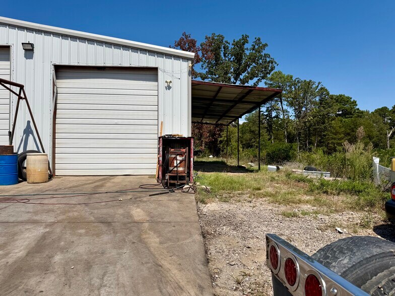 More Photos Of 15844 State Highway 31 W, Tyler Service For Sale