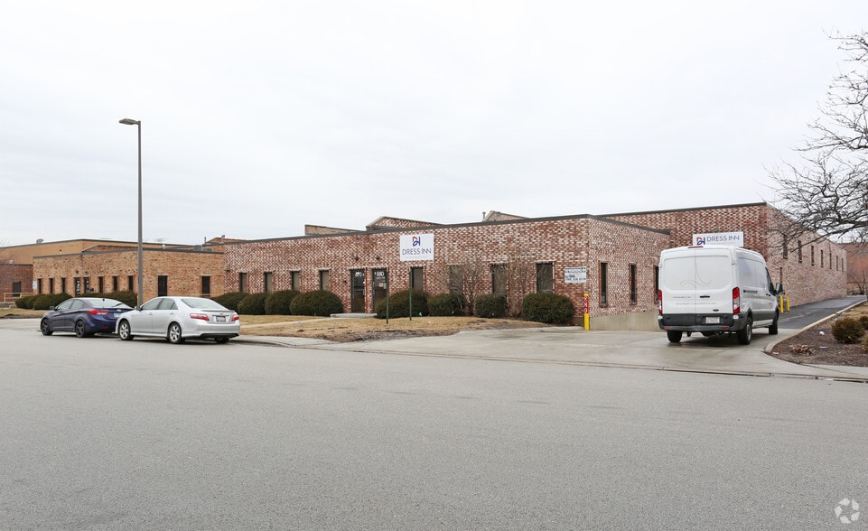 More Photos Of 850-880 Greenleaf Ave, Elk Grove Village Warehouse For Lease
