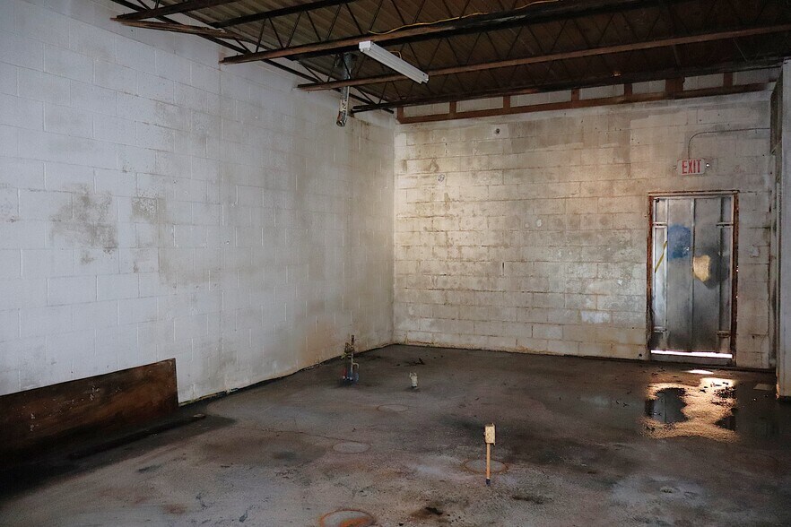 More Photos Of 501 Plaza Dr, Enterprise Storefront Retail Office For Sale