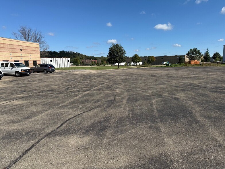 More Photos Of 2777 Prairie Dr, River Falls Office For Sale