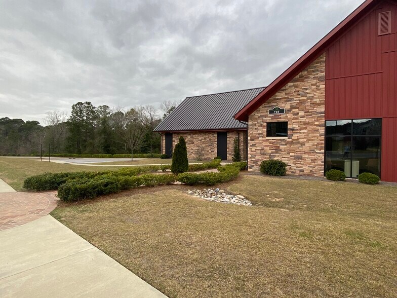 More Photos Of 720 Piper Farm Rd, Fayetteville Office For Lease