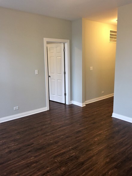 More Photos Of 1616 W 18th Pl, Chicago Apartments For Sale