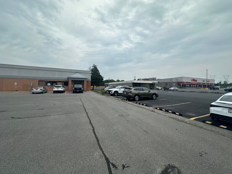 More Photos Of 4407 Military Rd, Niagara Falls Storefront Retail Office For Lease