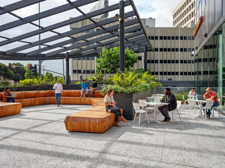 More Photos Of 11601 Wilshire Blvd, Los Angeles Office For Sale