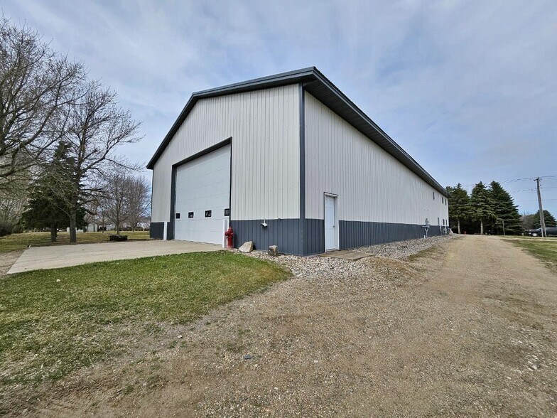 More Photos Of 314 1st St NE, Rugby Light Distribution For Sale
