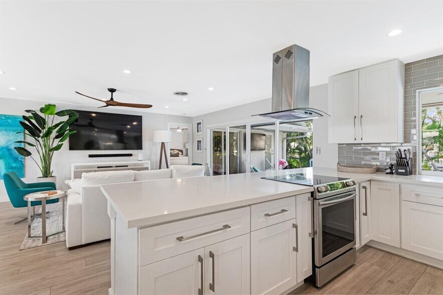 More Photos Of 5821 NE 14th Way, Fort Lauderdale Flex For Sale