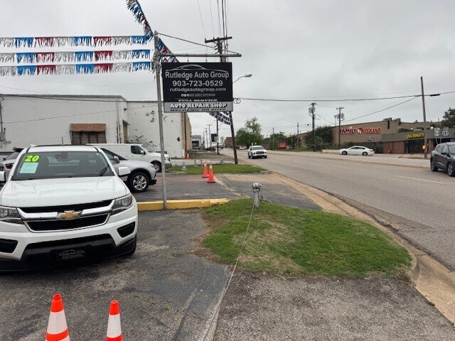 More Photos Of 412 E Spring St, Palestine Auto Dealership For Sale