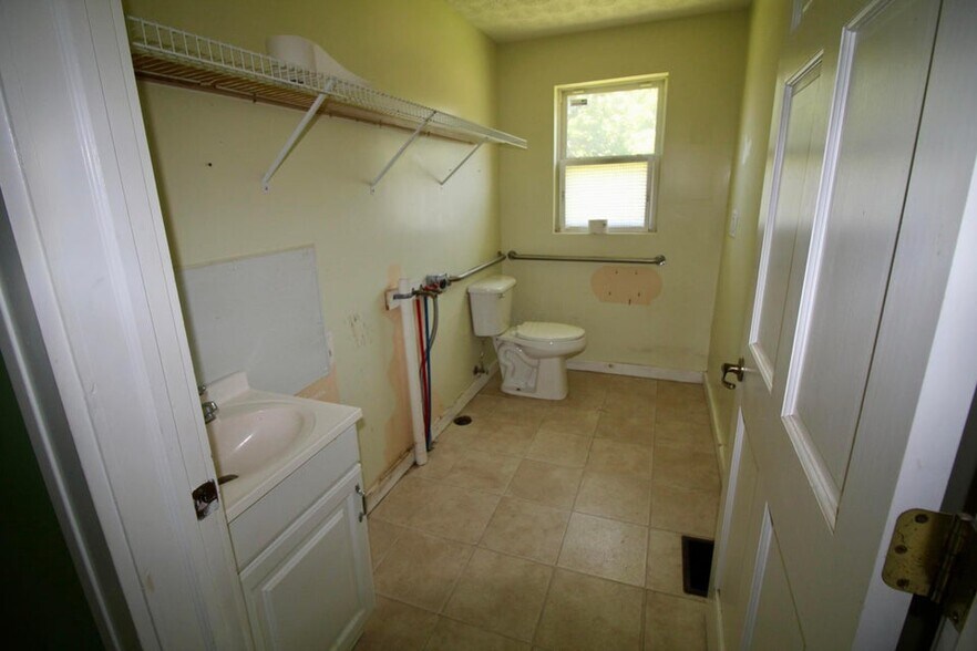 More Photos Of 1805 Columbus Rd, Granville Specialty For Sale