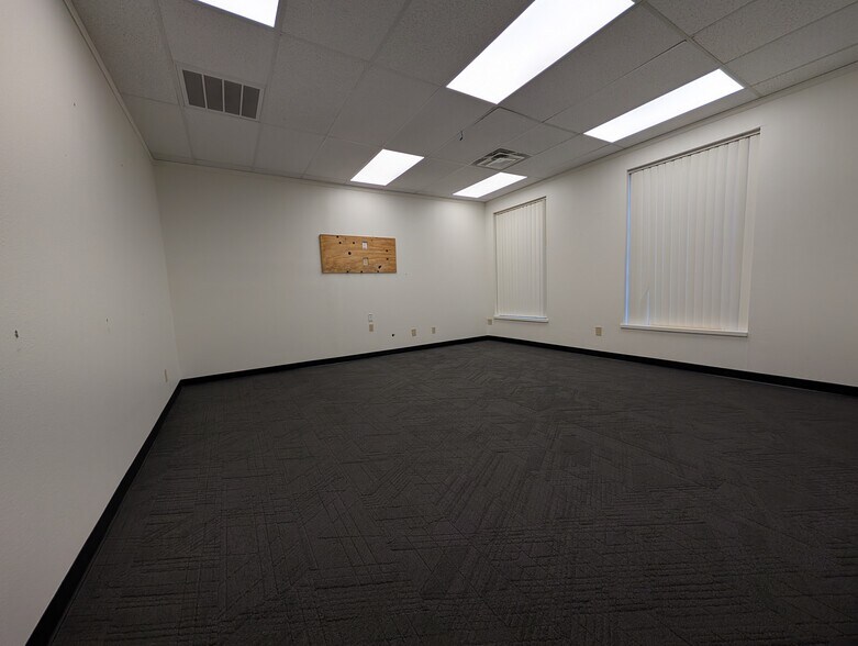 More Photos Of 3102 NW Atlanta Ave, Lawton Medical For Sale