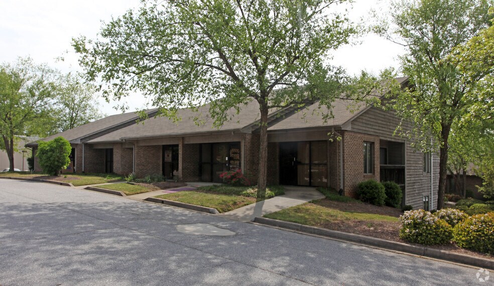 Primary Photo Of 2375 E Main St, Spartanburg Office For Lease