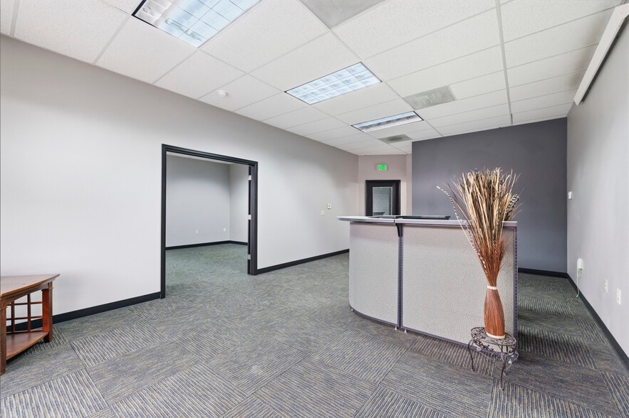 More Photos Of 587-623 Denver Ave, Loveland Flex For Lease