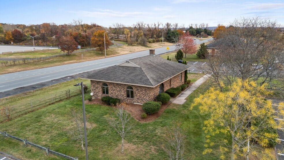 More Photos Of 1481 Pleasant Valley Dr, Manchester Office For Lease