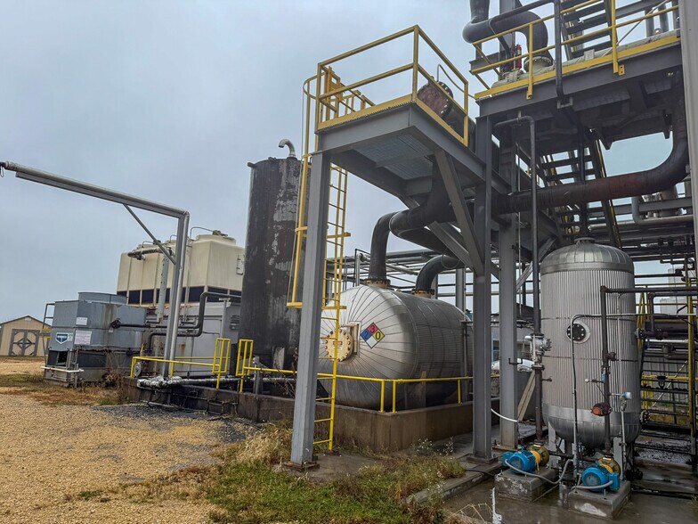 More Photos Of 5640 44th Ave S, Clinton Office For Sale