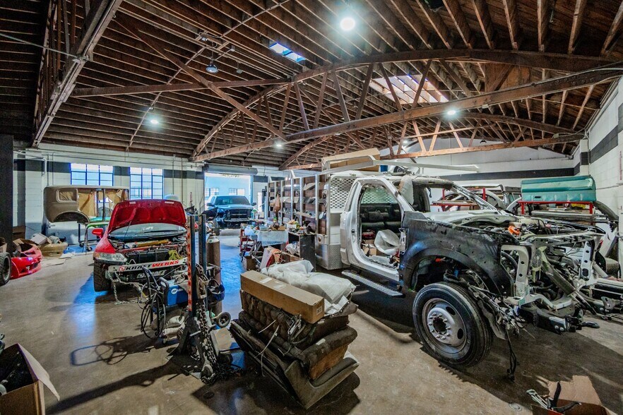 More Photos Of 110-118 E 16th St, Costa Mesa Industrial For Sale