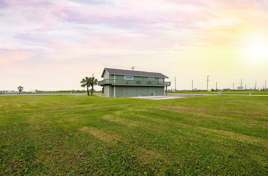 More Photos Of 3120 Hwy 87, Crystal Beach Office Residential For Sale