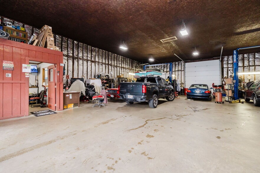 More Photos Of 634 Winthrop St, Taunton Flex For Sale