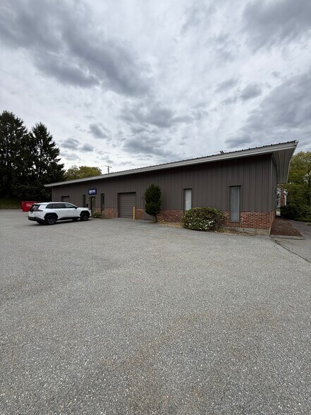 More Photos Of 317 Brooks St, Worcester Warehouse For Lease