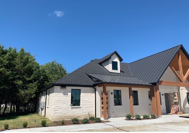 More Photos Of 60 Noble Ct, Heath Office Residential For Lease
