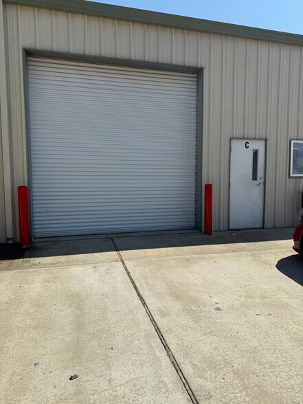 More Photos Of 2260 Dickinson Ave, Dickinson Warehouse For Lease