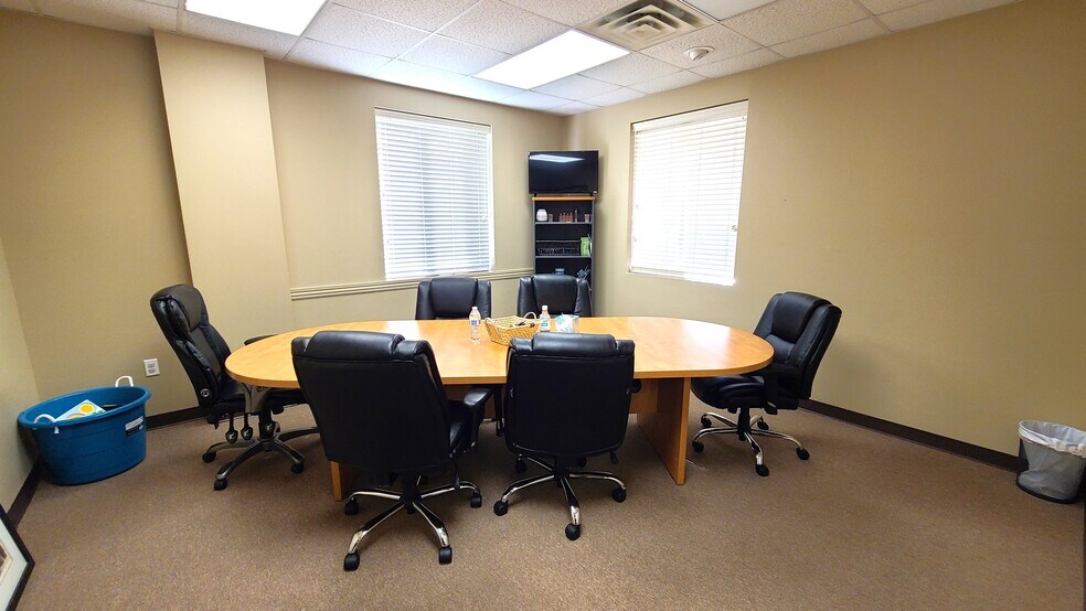 More Photos Of 2505 S Park Ave, Pearland Medical For Lease