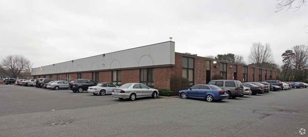 More Photos Of 11 Oval Dr, Islandia Office For Lease