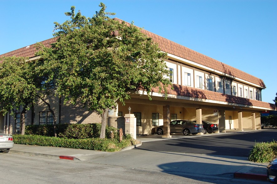 More Photos Of 303-325 W Joaquin Ave, San Leandro Loft Creative Space For Lease