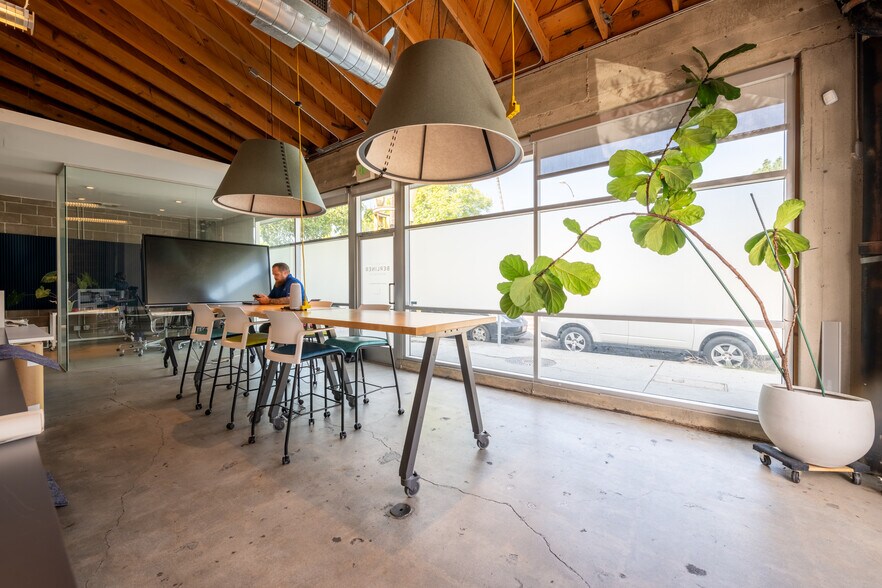 More Photos Of 5972-5976 Washington Blvd, Culver City Flex For Lease