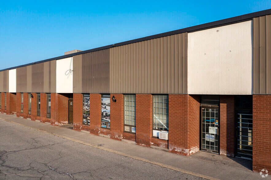 More Photos Of 20 Baywood Rd, Toronto Warehouse For Lease