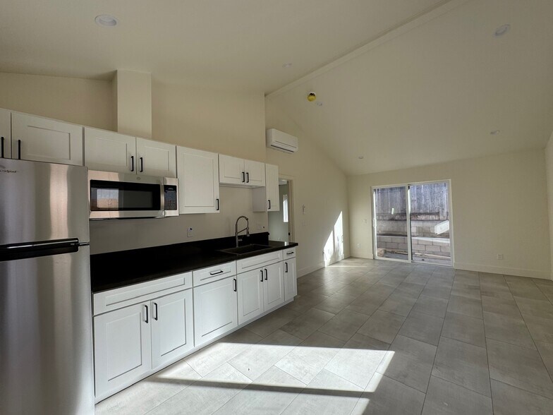 More Photos Of 921-937 Regal Rd, Encinitas Apartments For Sale