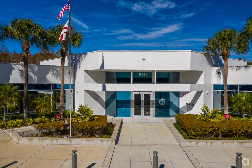 More Photos Of 12973-12985 N Telecom Pky, Temple Terrace Unknown For Lease