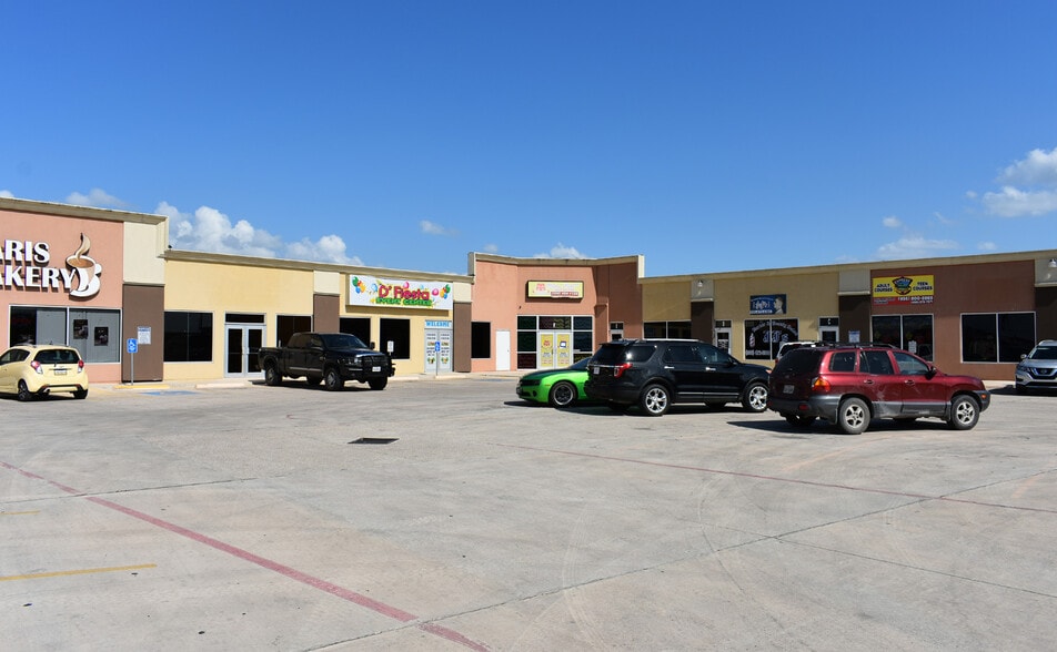 More Photos Of 6600 N Val Verde Rd, Donna Storefront Retail Office For Lease