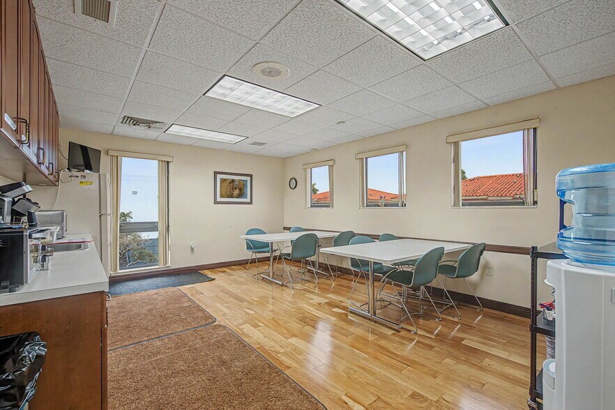 More Photos Of 9440 SW 77th Ave, Miami Office For Sale