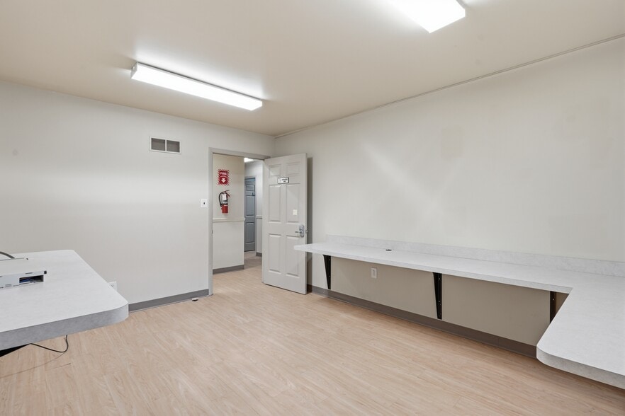 More Photos Of 222 Gibbsboro Rd, Clementon Office For Sale