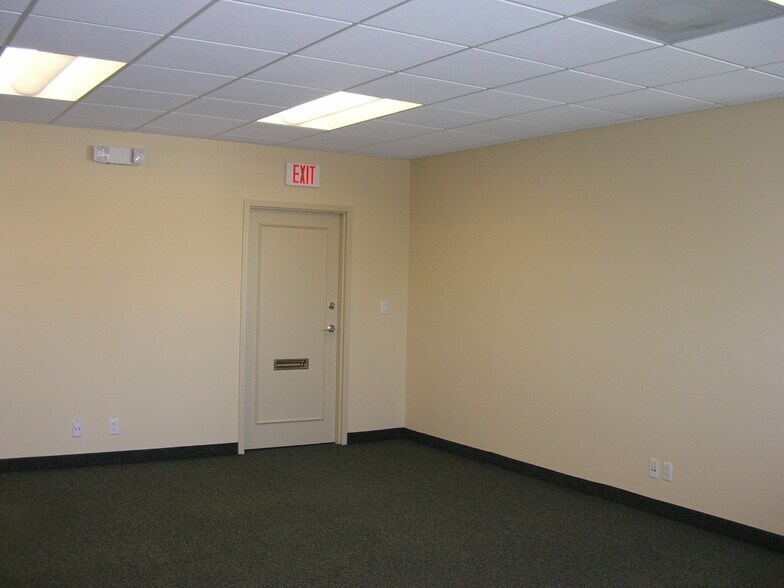 More Photos Of 3045 N Federal Hwy, 42, Fort Lauderdale Storefront Retail Office For Sale