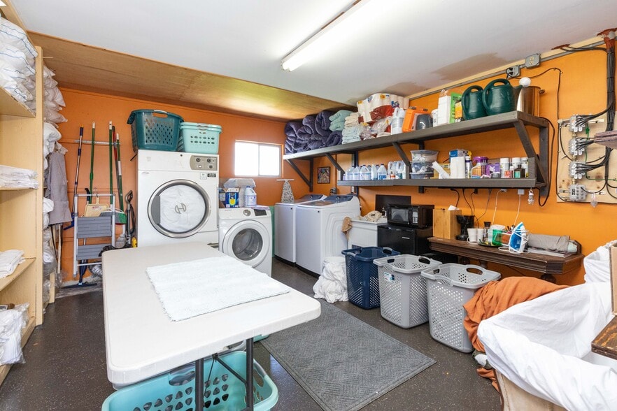 More Photos Of 1793 Holbert Cove Rd, Saluda Hotel For Sale