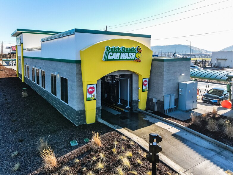 Primary Photo Of 9 W Valley Mall Blvd, Yakima General Retail For Sale