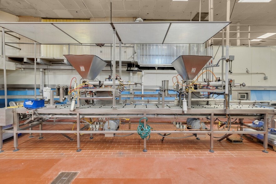 More Photos Of 724 Grand Ave, New Haven Warehouse For Sale