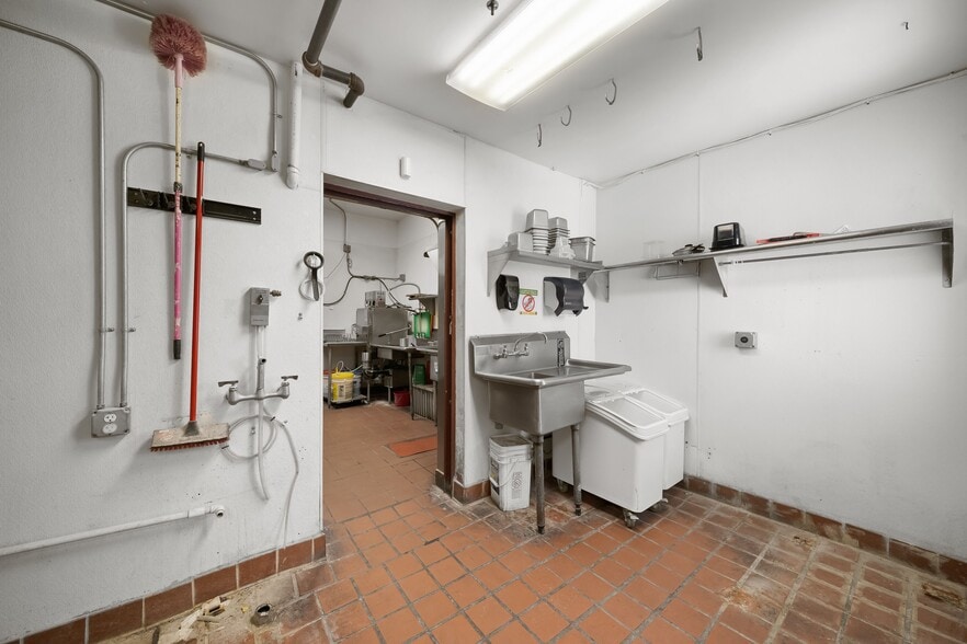 More Photos Of 1131 Broad St, San Luis Obispo Restaurant For Sale