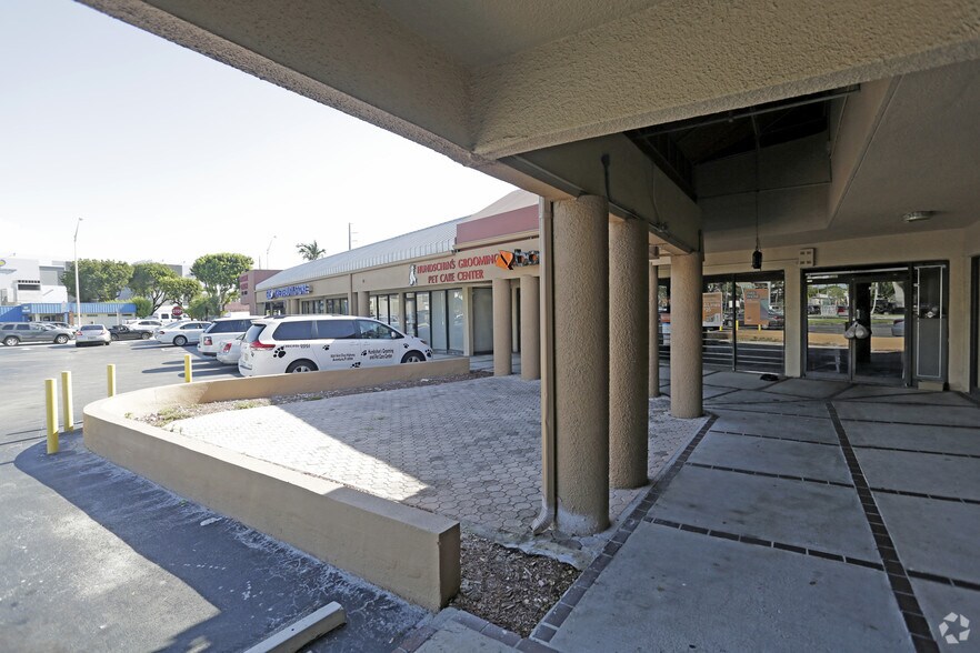 More Photos Of 18501-18557 W Dixie Hwy, Miami Storefront For Lease