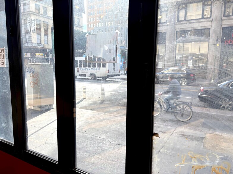 More Photos Of 215 W 7th St, Los Angeles Apartments For Lease