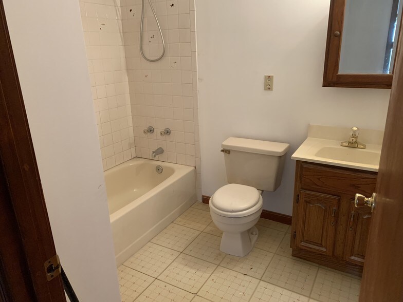 More Photos Of 5405 Village Ct, Adamstown Specialty For Sale