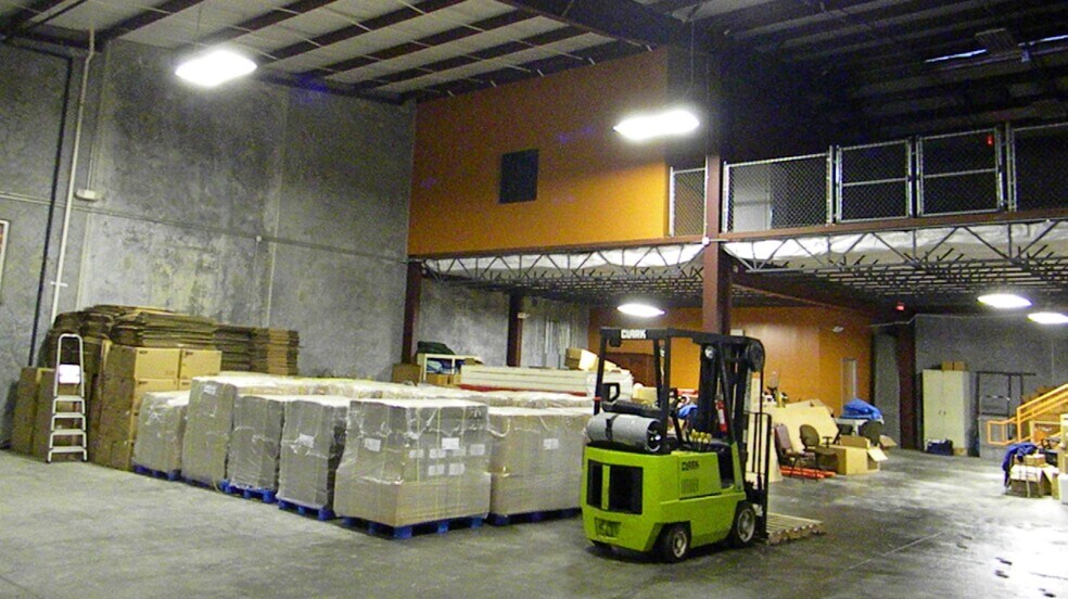 More Photos Of 6305 Beverlyhill St, Houston Warehouse For Sale