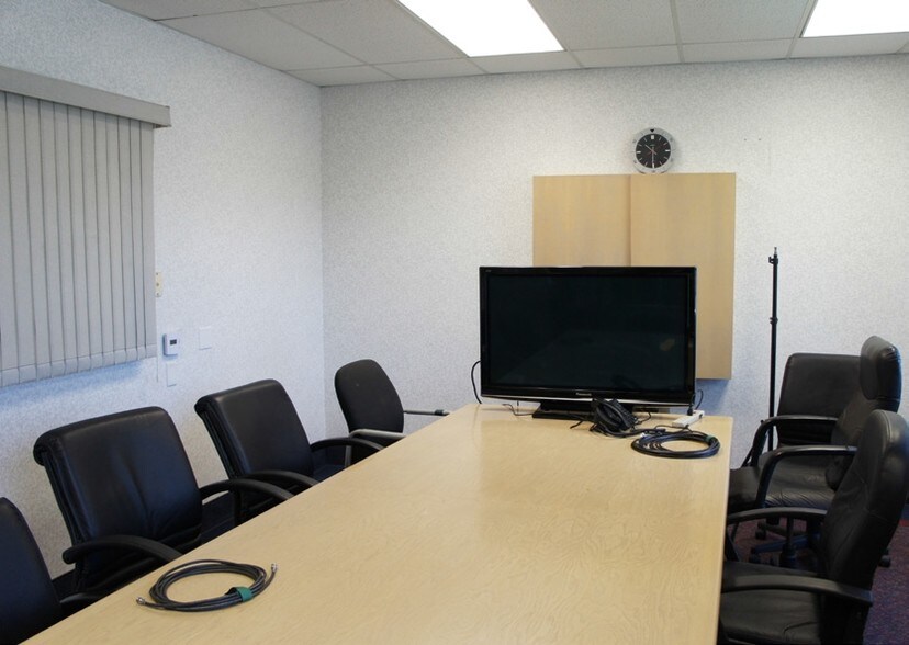 More Photos Of 1111 S Victory Blvd, Burbank Research And Development For Lease