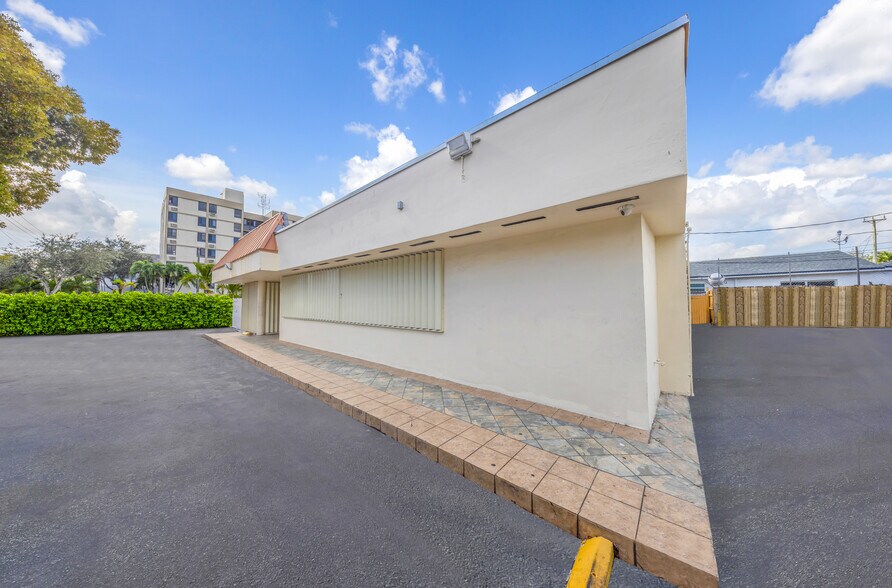 More Photos Of 700 E 1st Ave, Hialeah Medical For Lease