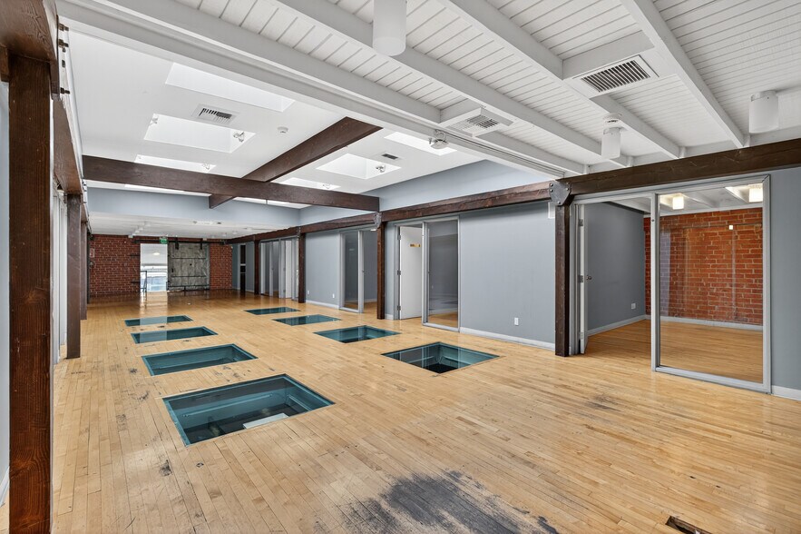 More Photos Of 4716 Vineland Ave, North Hollywood Loft Creative Space For Lease