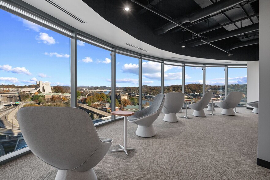 More Photos Of 900 S Gay St, Knoxville Office For Sale